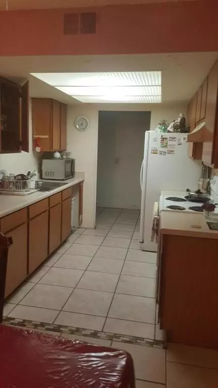 6912 W Devonshire Ave Phoenix, AZ 85033 photo 2