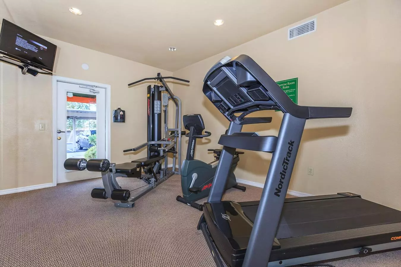 Deer Valley Regency Apartments photo 4