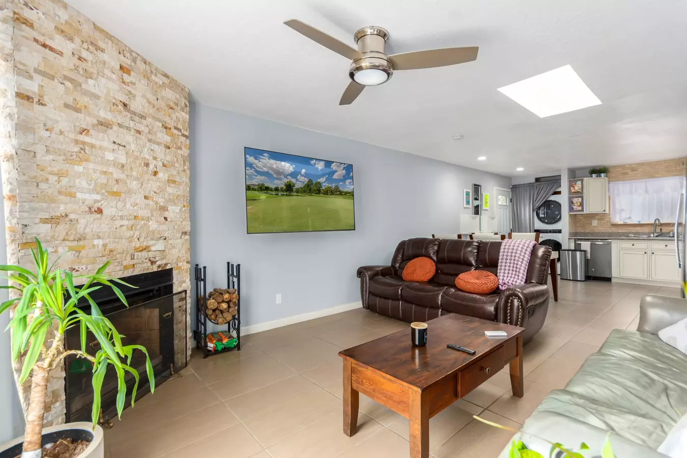 Fully Furnished Tastefully Remodeled "townhome Style" Apartment Home W/ 2 Beds &amp; 2 Baths In Phoenix photo 5