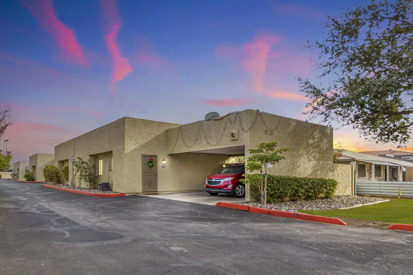 Fully Furnished Tastefully Remodeled "townhome Style" Apartment Home W/ 2 Beds &amp; 2 Baths In Phoenix photo 4