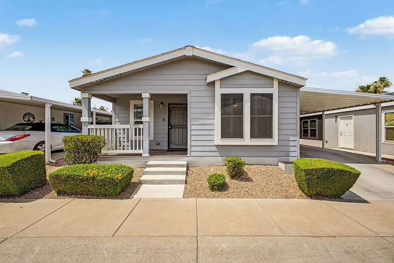 1702 E Michelle Dr Phoenix, AZ 85022 photo 2