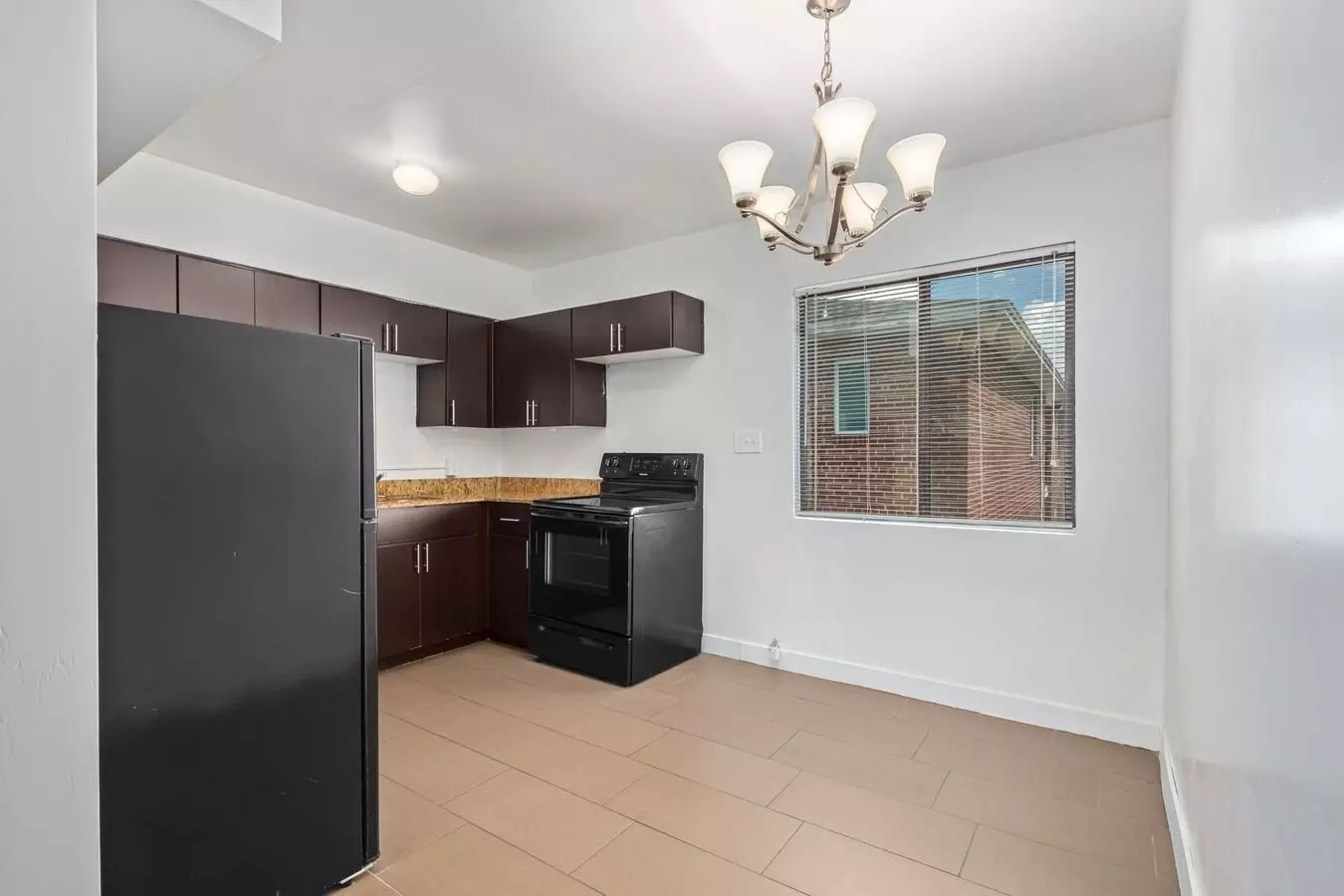 Large 1 Bed | 1 Bath - Charming Courtyard Style Unit photo 2
