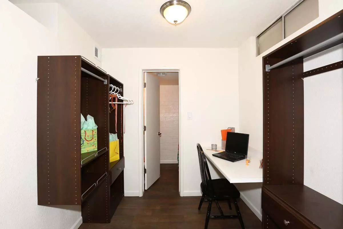 Lexington Court Apartments photo 3