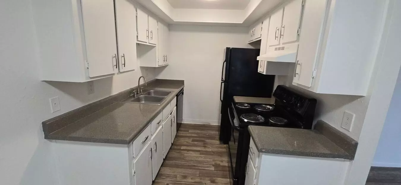 2330 West Lone Cactus Drive, Phoenix, AZ 85027 photo 3