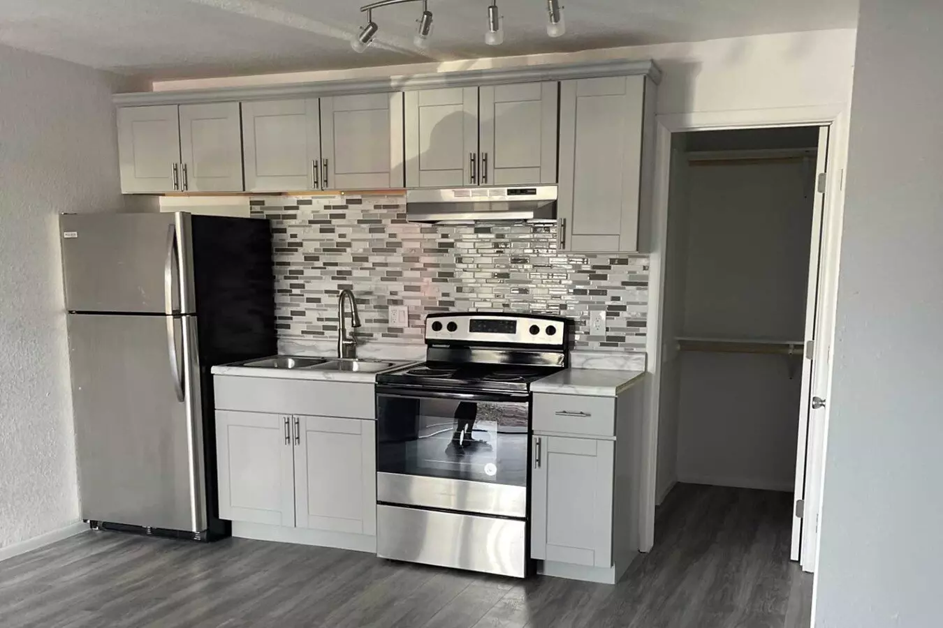 Los Vecinos Apartments photo 5