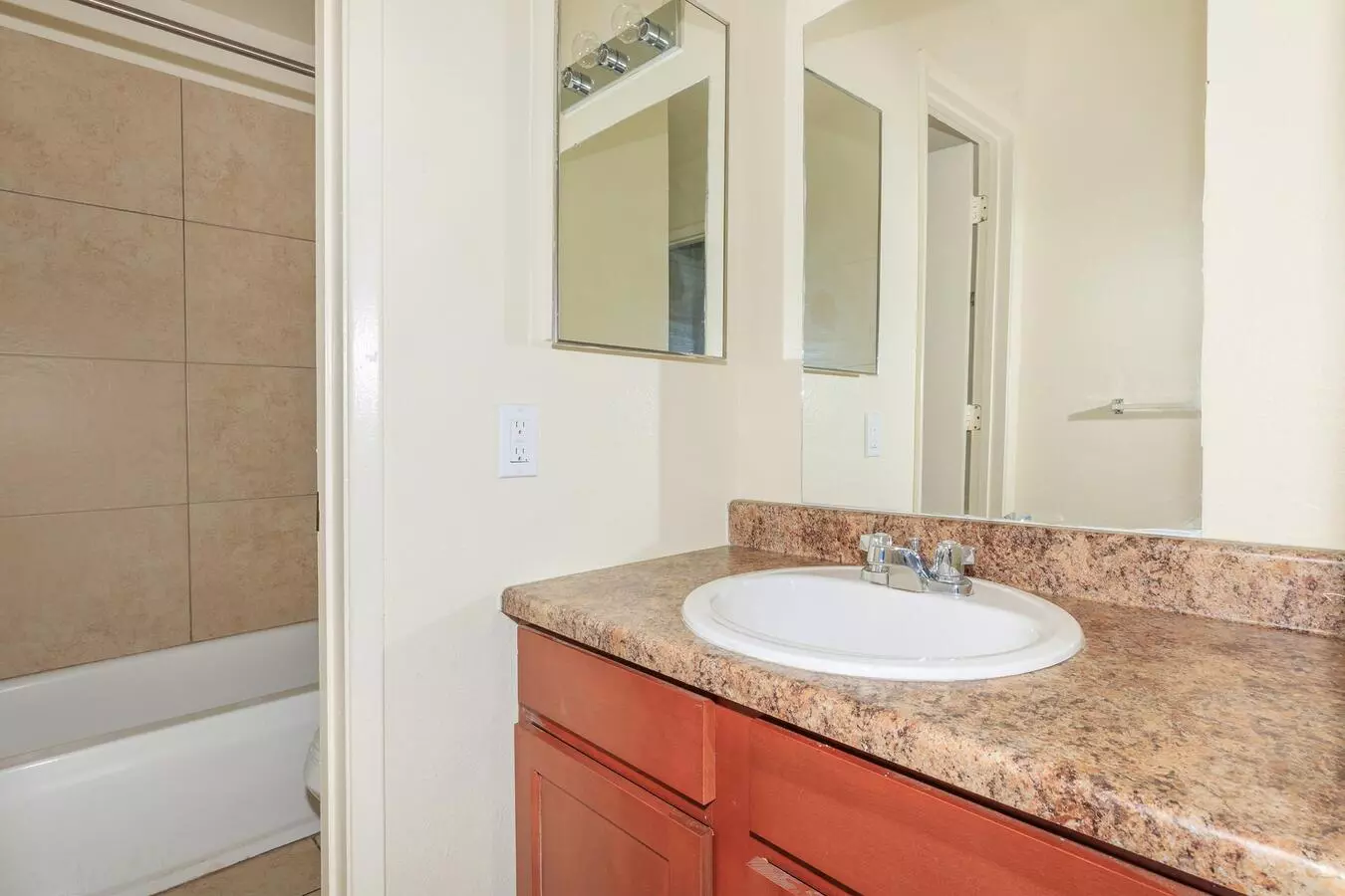 Los Vecinos Apartments photo 4