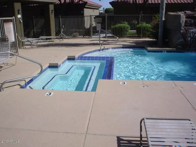 Fully Upgraded Gorgeous 2 Bed 2 Bath Luxury Condo photo 4