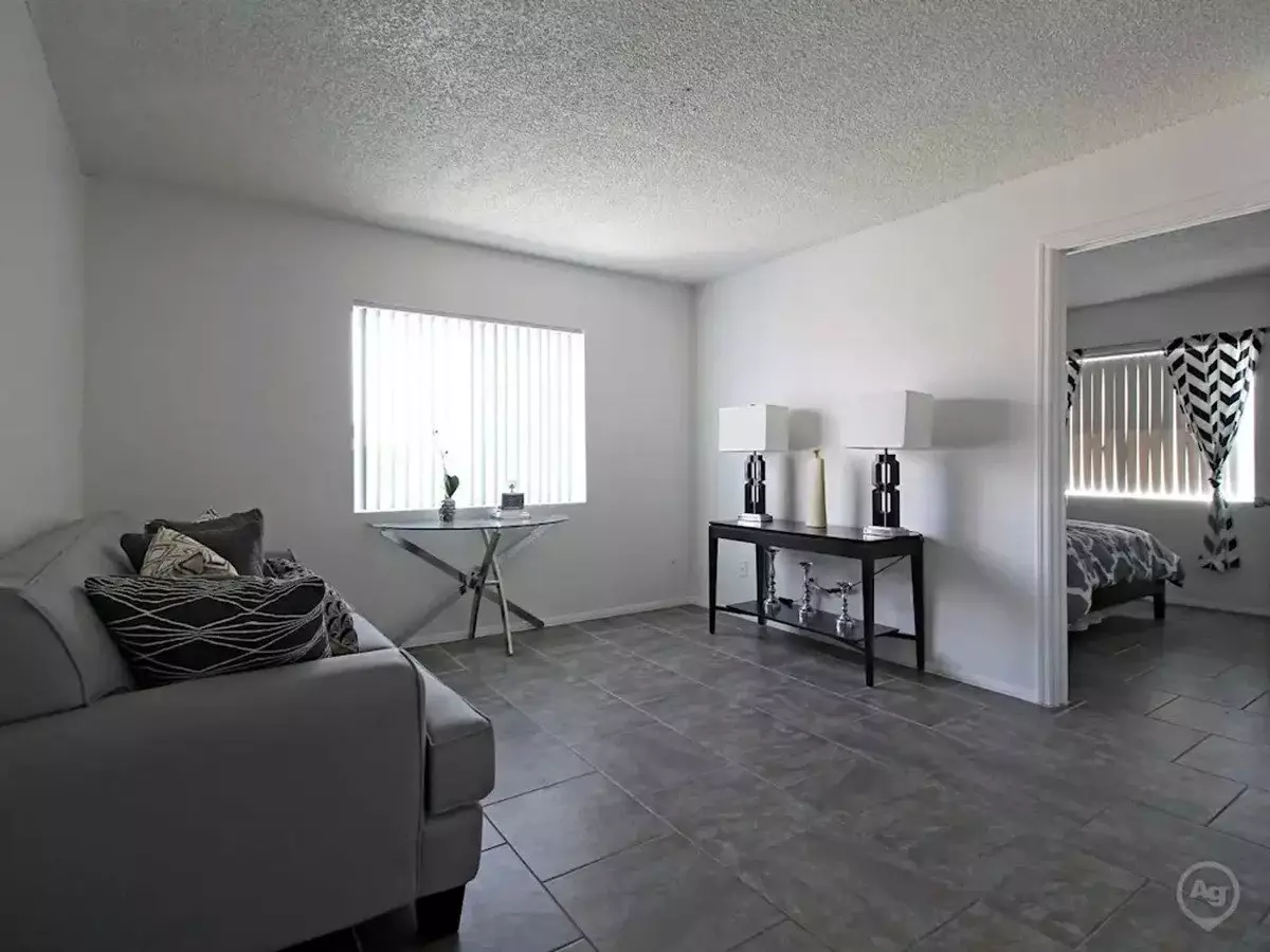 Mellow Square Apartments photo 5