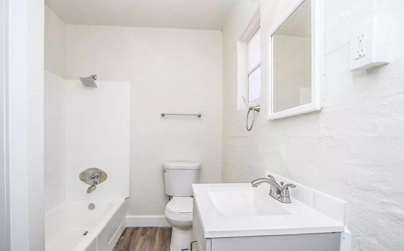 Move In Specials, Interested? Located In The Historic Downtown District. photo 5
