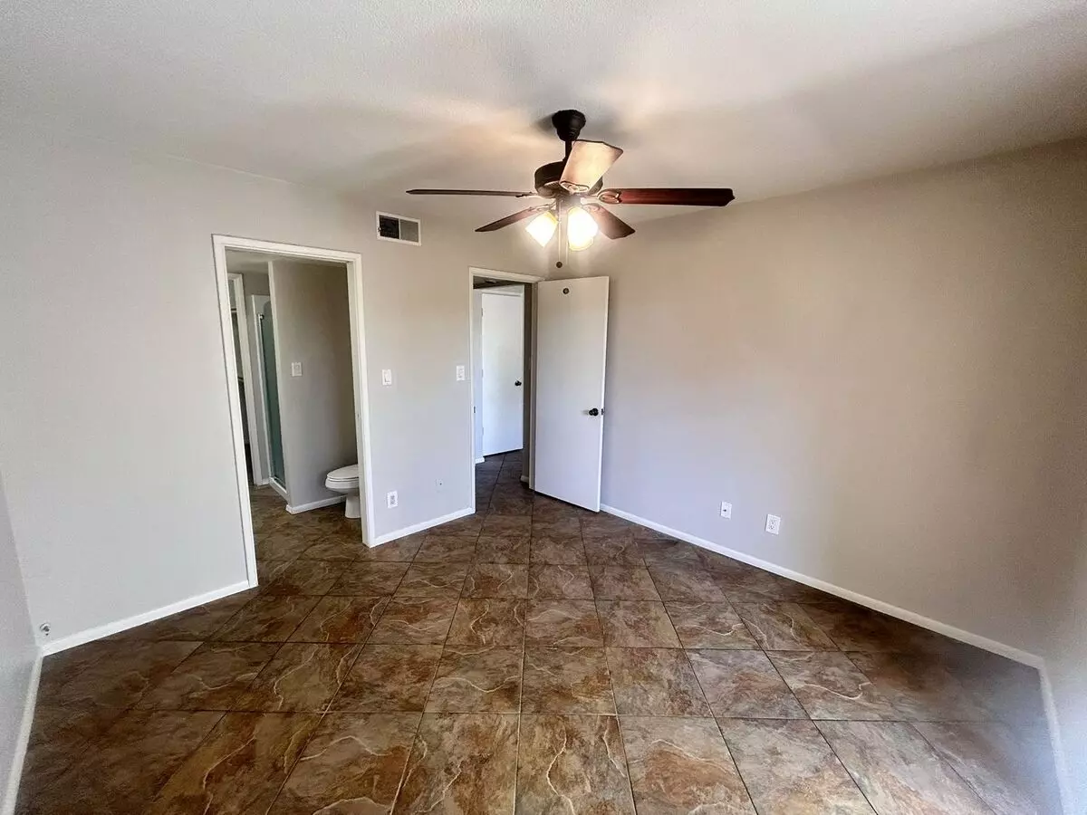 3301 E EARLL Drive photo 3