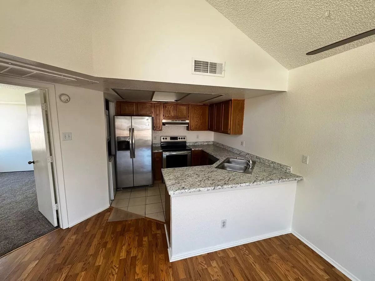 1 Bedroom Condo (move In Special!!) photo 2