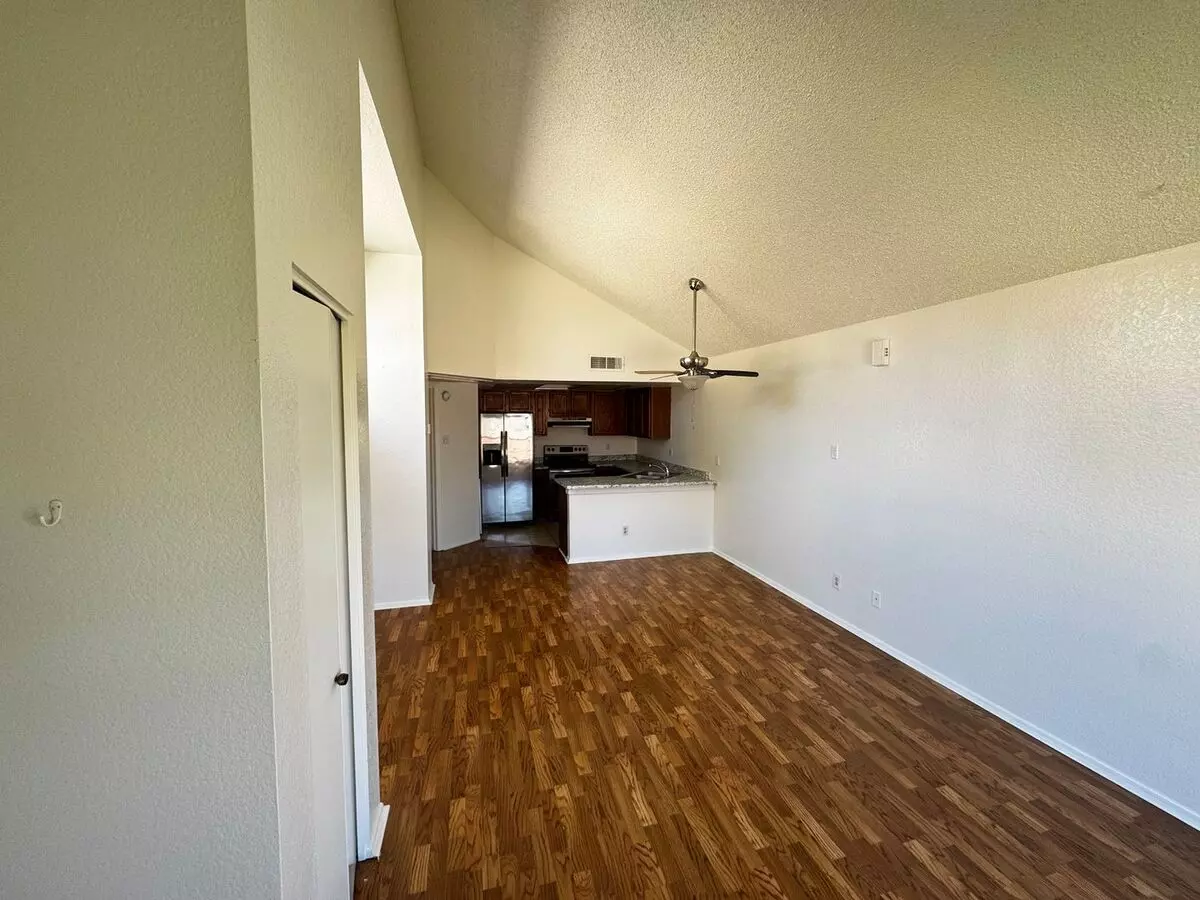 1 Bedroom Condo (move In Special!!) photo 3