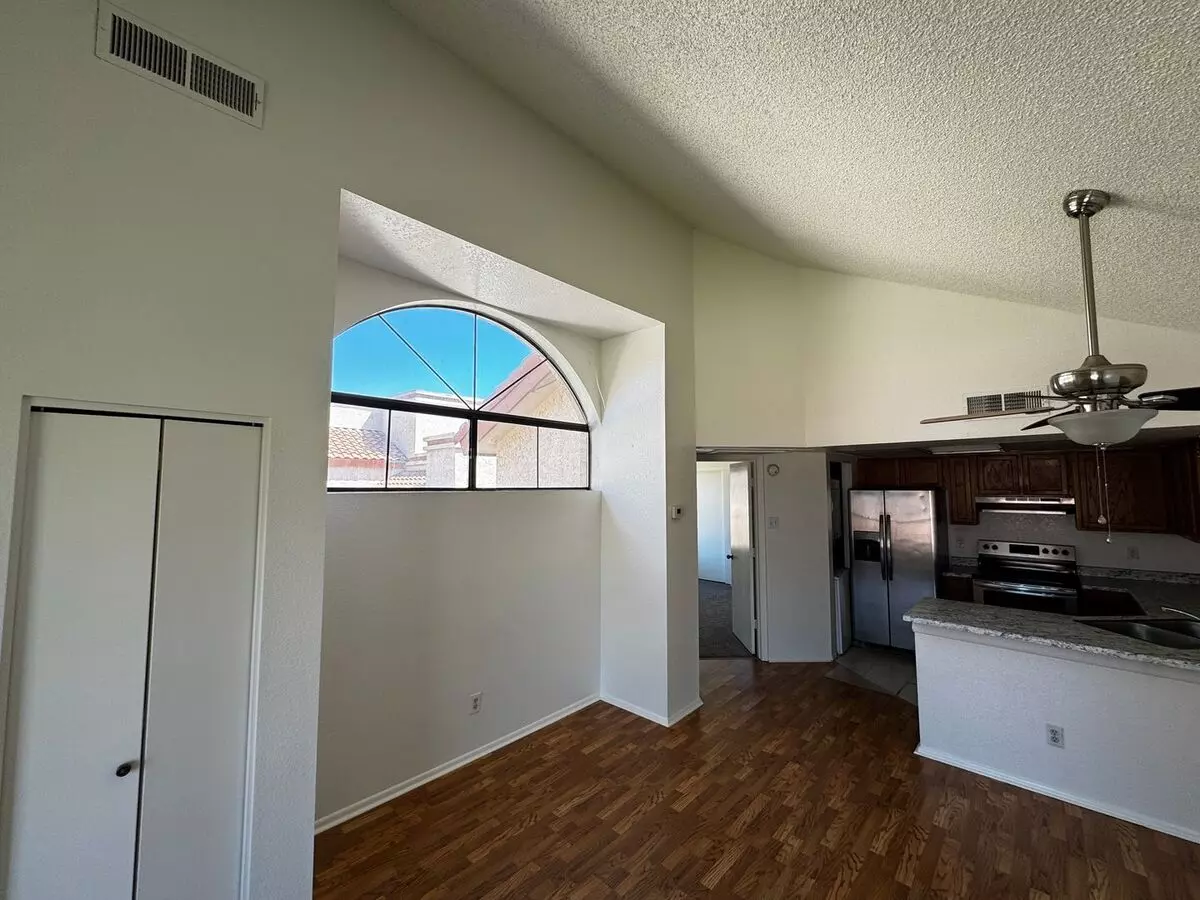 1 Bedroom Condo (move In Special!!) photo 5