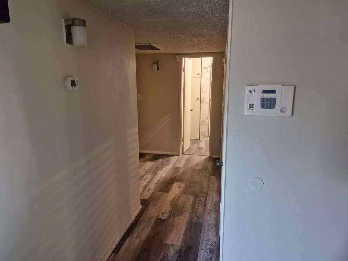 Nice 2 Bedroom In Historic District! photo 4