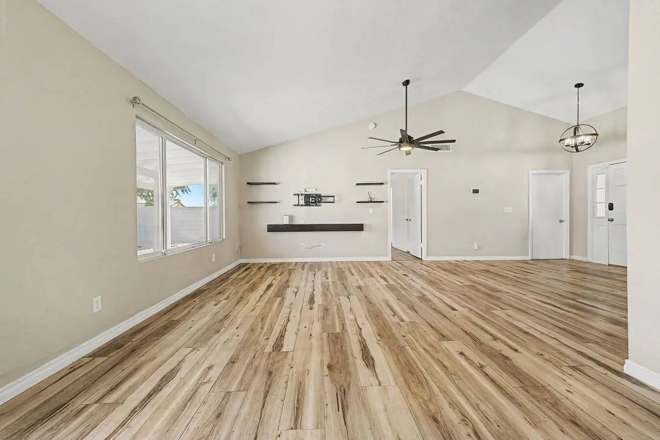 Non Hoa 4 Bedroom, 2 Bathroom With Pool In Phoenix photo 4