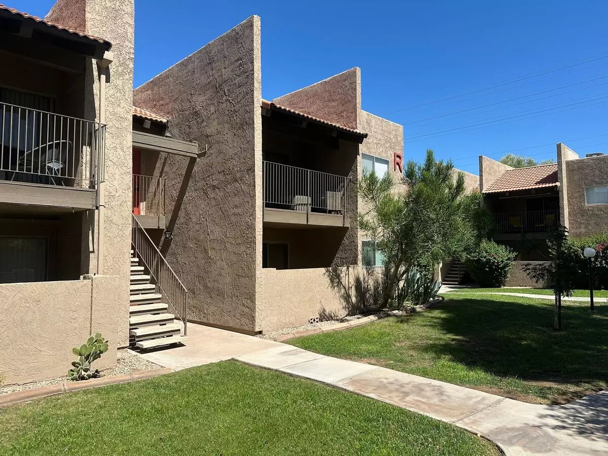 Charming 2 Bed 1 bath Condo photo 2