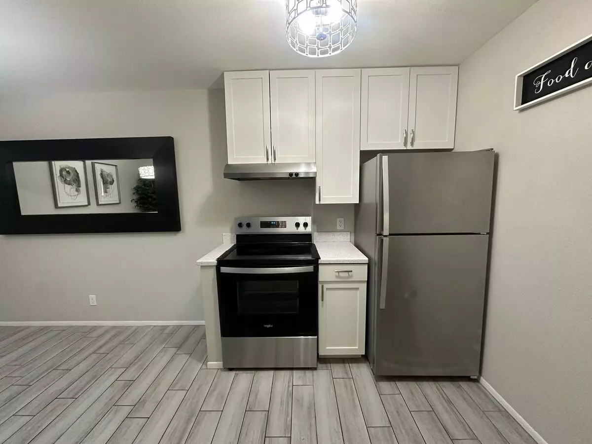 Charming 2 Bed 1 bath Condo photo 5