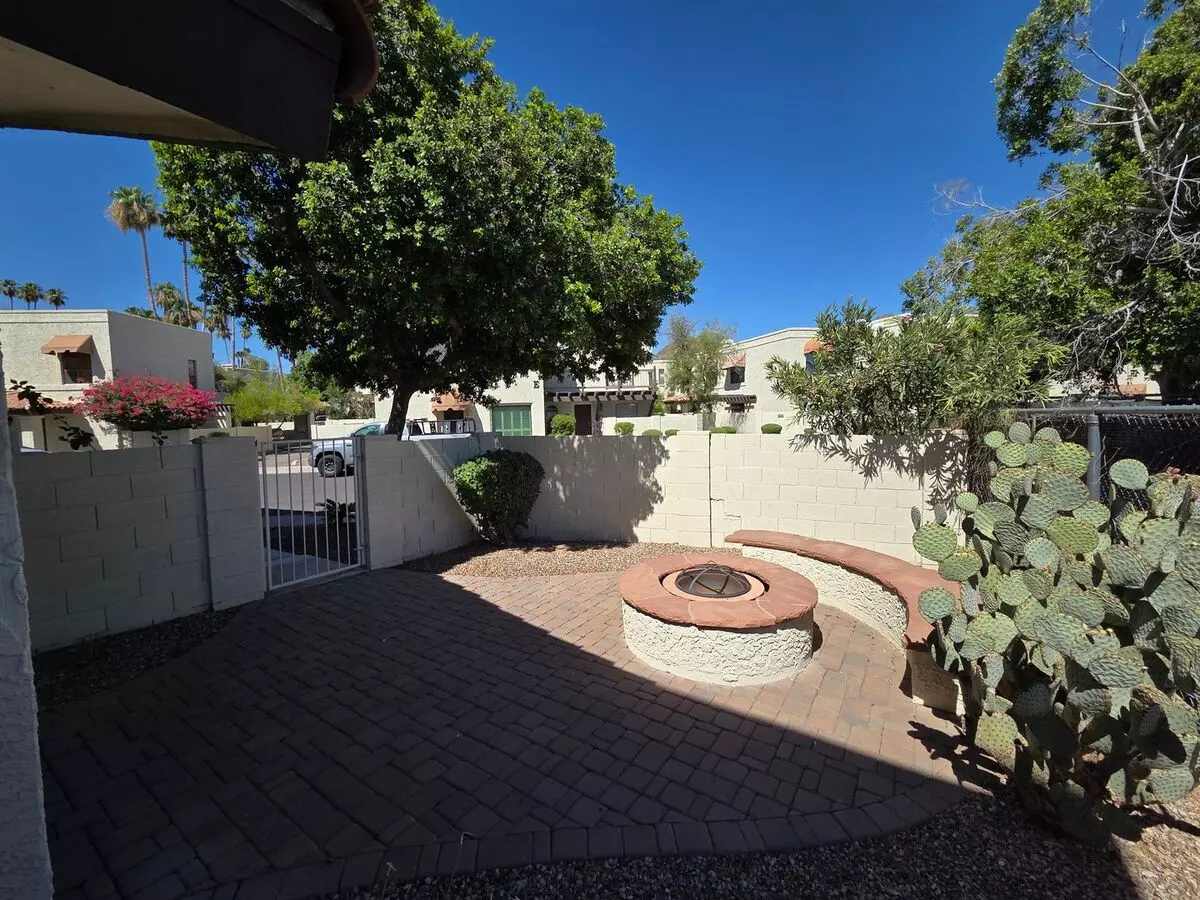 Phoenix 2 Bed/1.5 Bath photo 3