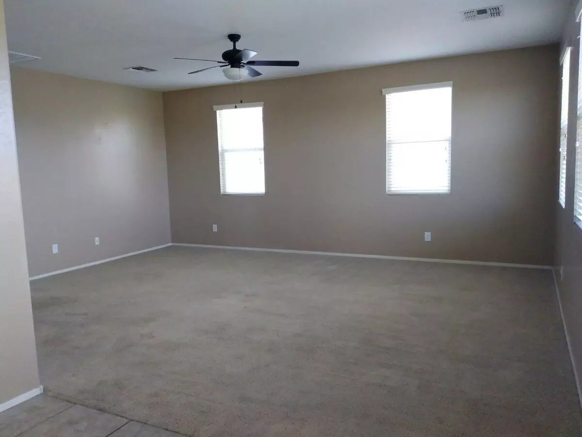 Private Corner Lot In Desirable Riverbend Neighborhood photo 2