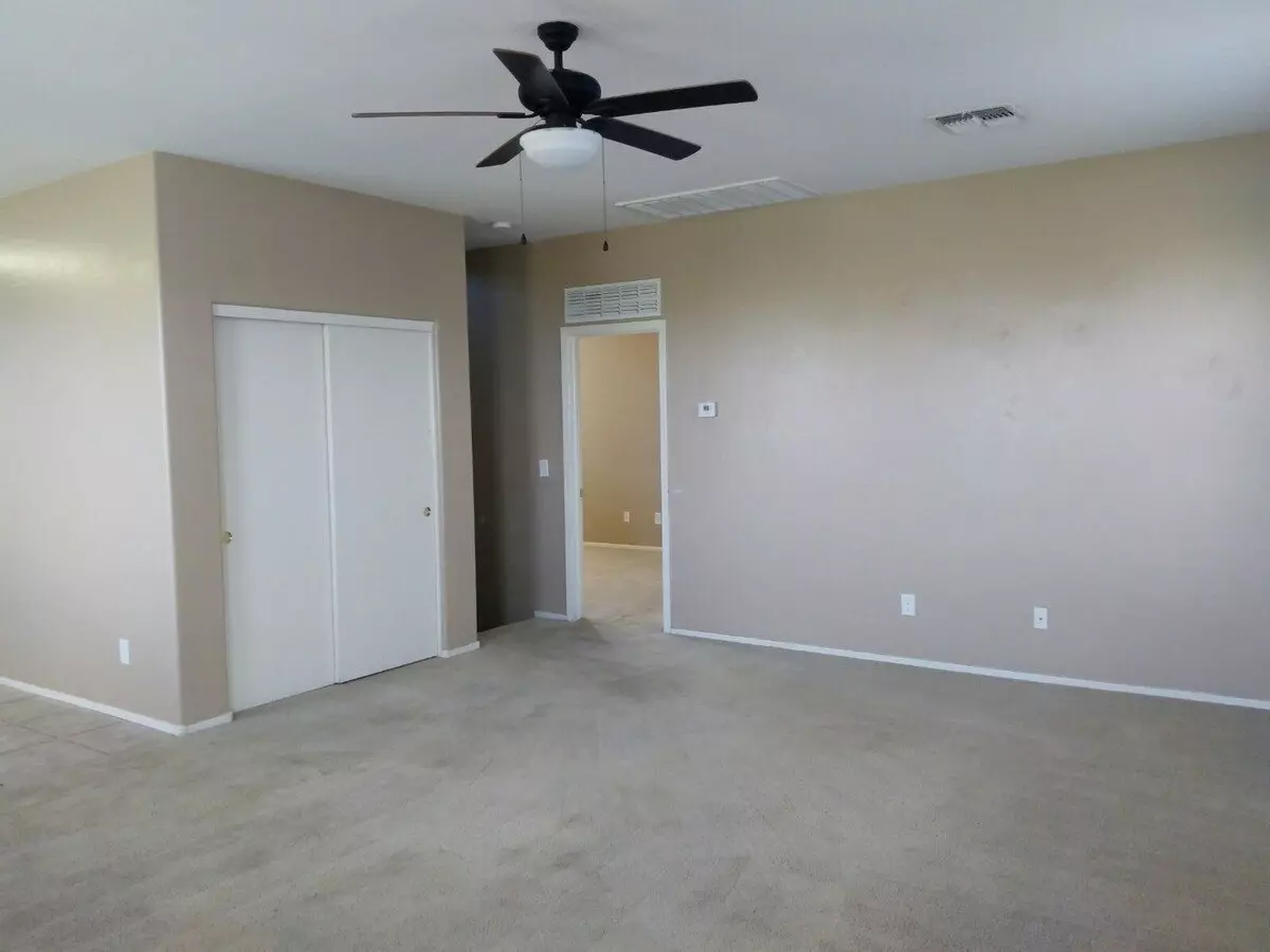 Private Corner Lot In Desirable Riverbend Neighborhood photo 4