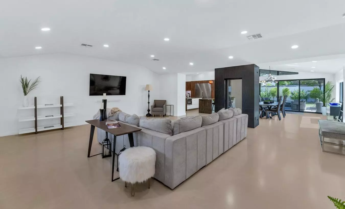 Rates Vary: photo 4