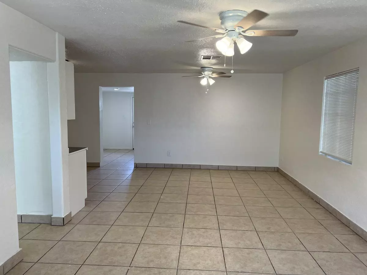 Spacious House In Phoenix Mcdowell And 32nd Street photo 4