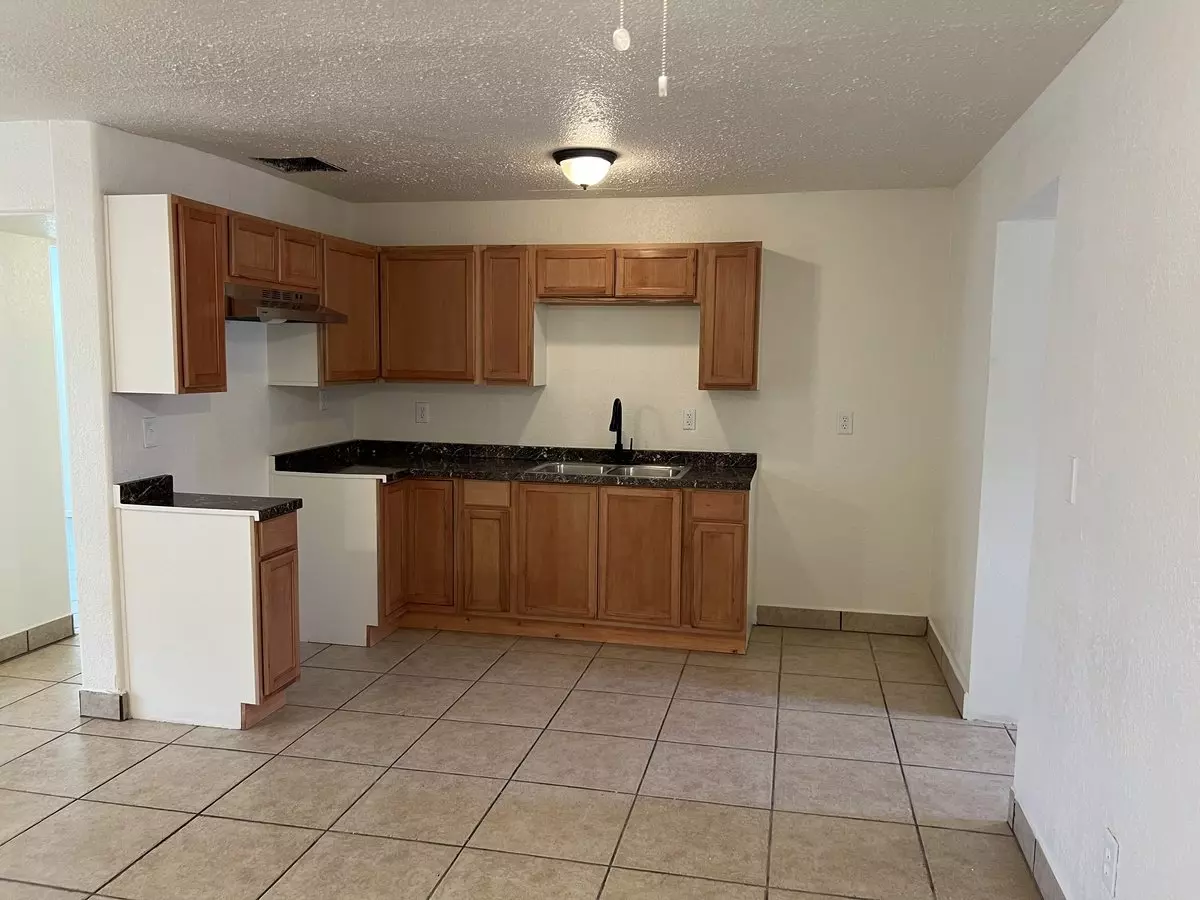 Spacious House In Phoenix Mcdowell And 32nd Street photo 5