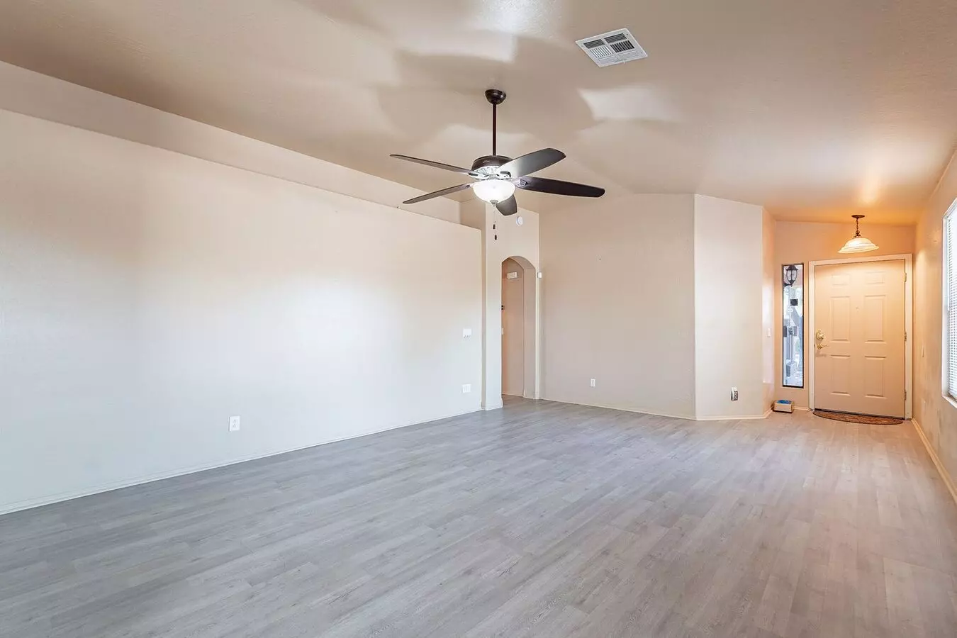 Beautiful Home in Phoenix Arizona photo 4