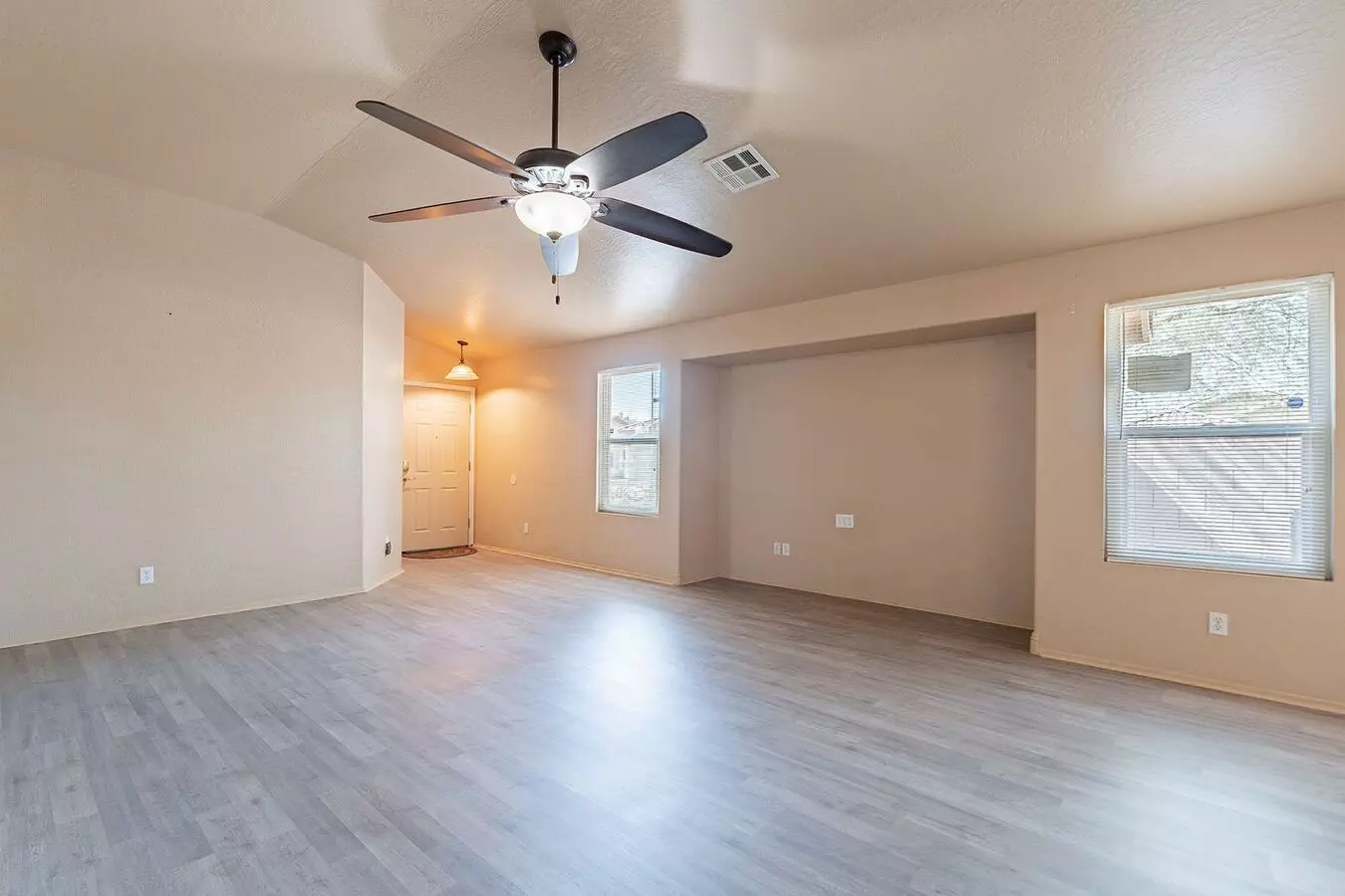 Beautiful Home in Phoenix Arizona photo 5