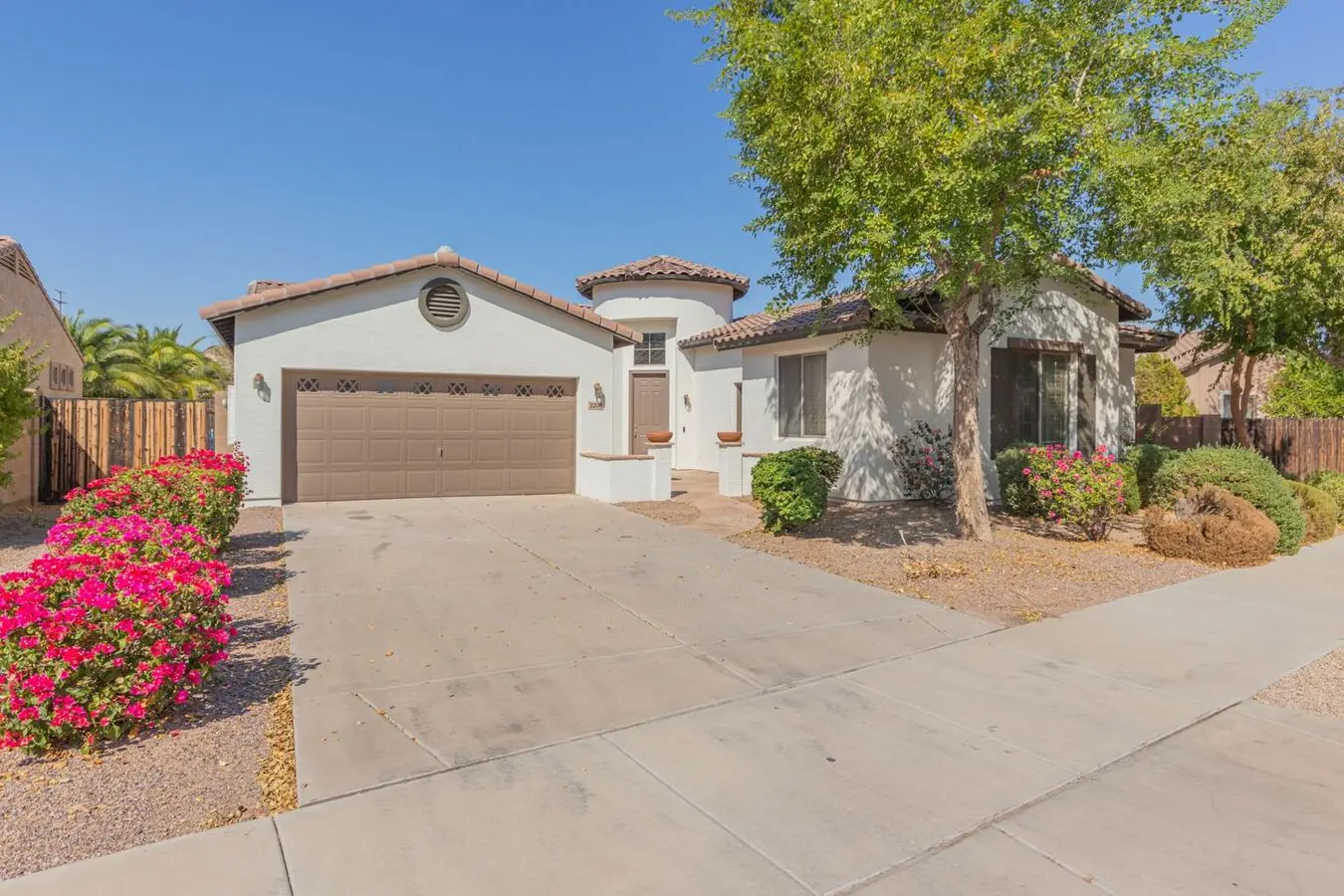 Stunning 4-bedroom Home With Private Guest Suite In Gated Community photo 5