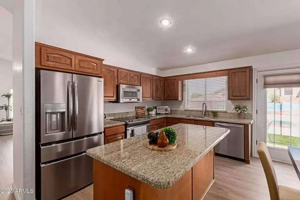1033 E Mountain Vista Dr photo 5