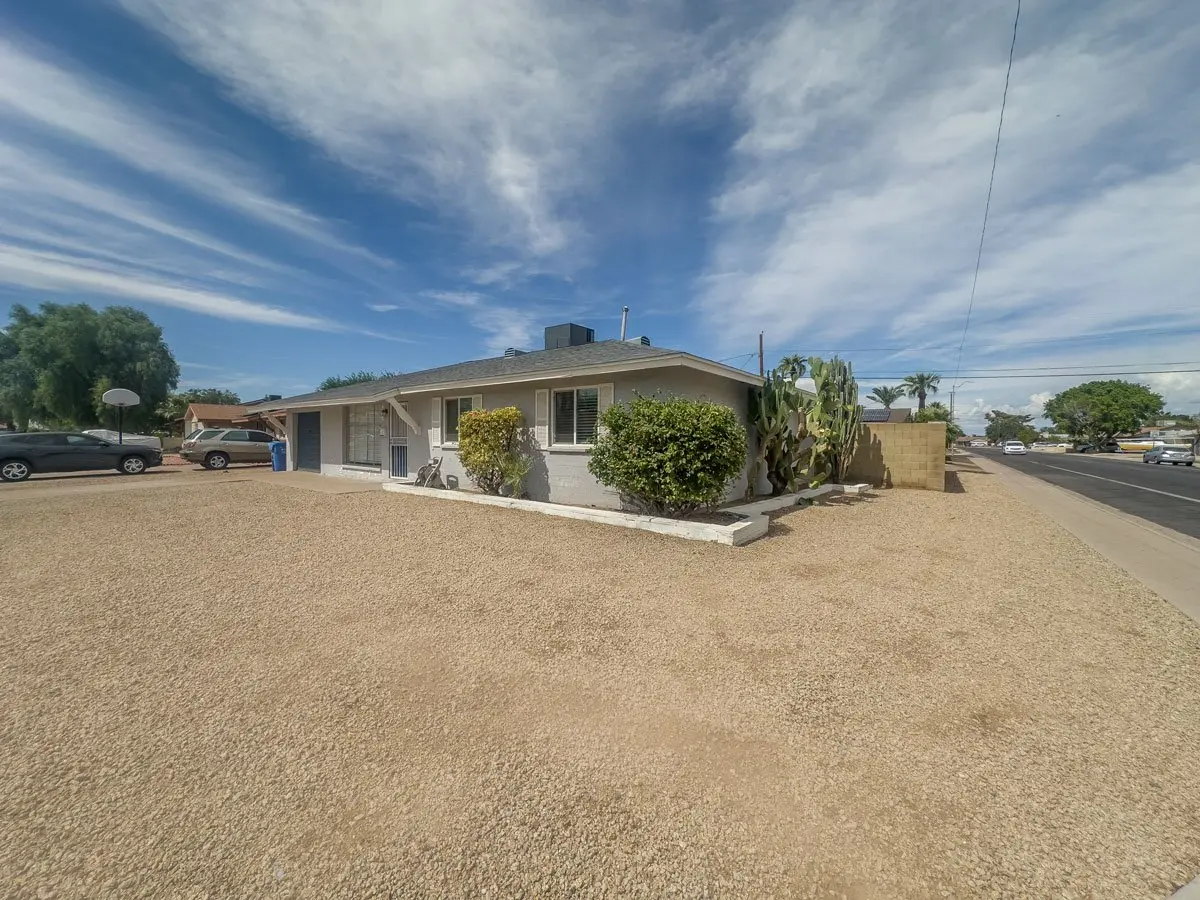 2502 W Larkspur Dr photo 3