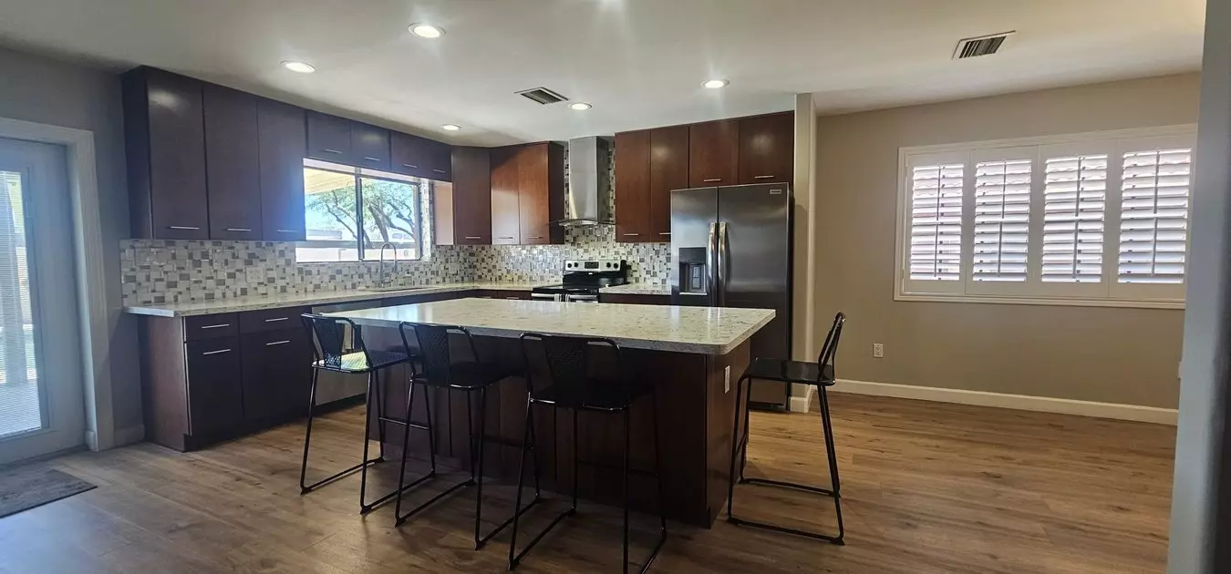 1131 E Redfield Rd Phoenix, AZ 85022 photo 2