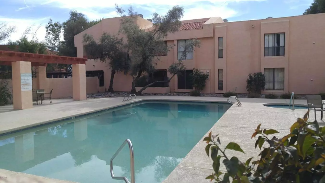 Upgraded One Bedroom- Will Go Fast! 2nd Floor Unit With Washer And Dryer!!! No Neighbors Directly Behind Balcony So Private. photo 2