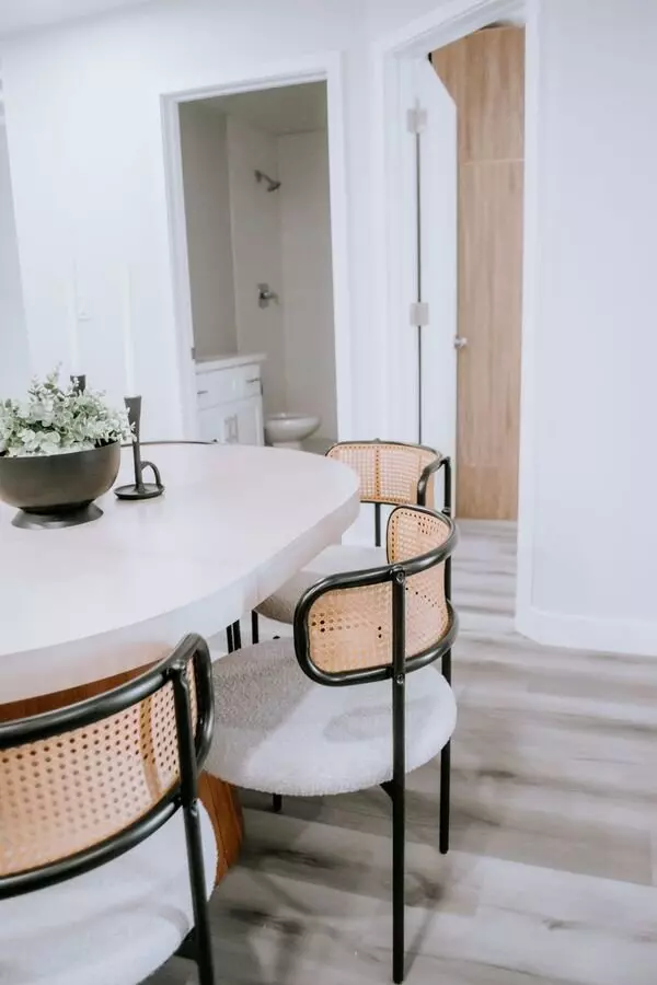 Beautifully Designed 3-bedroom 2-bathroom Home photo 5