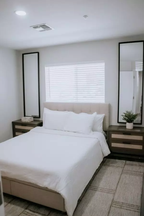 Beautifully Designed 3-bedroom 2-bathroom Home photo 4