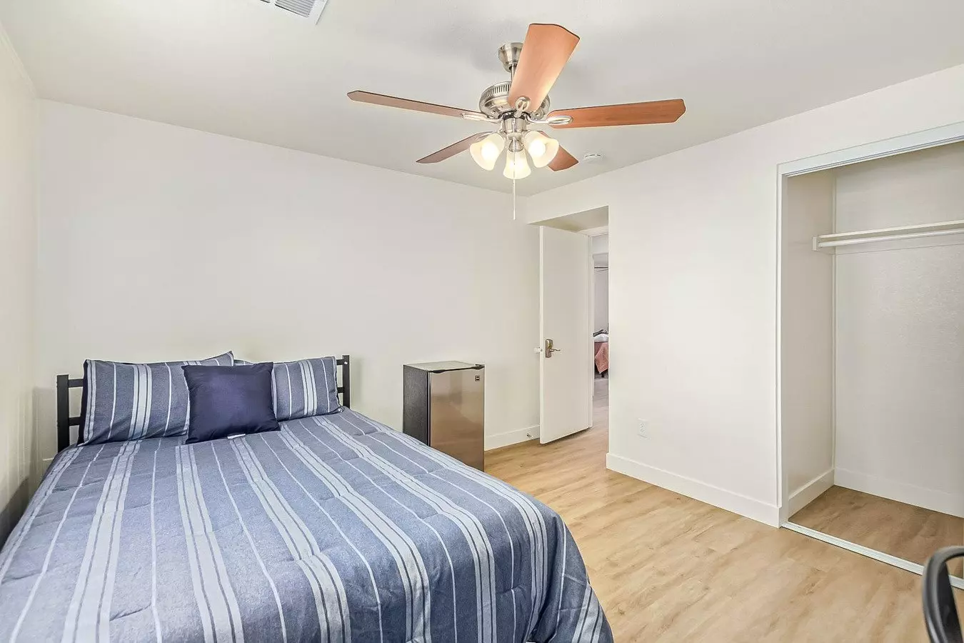8127 W MONTEREY Way photo 5
