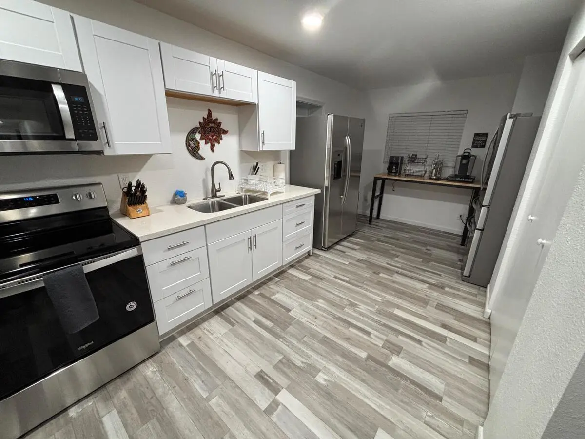 3539 W Orange Dr Phoenix, AZ 85019 photo 4