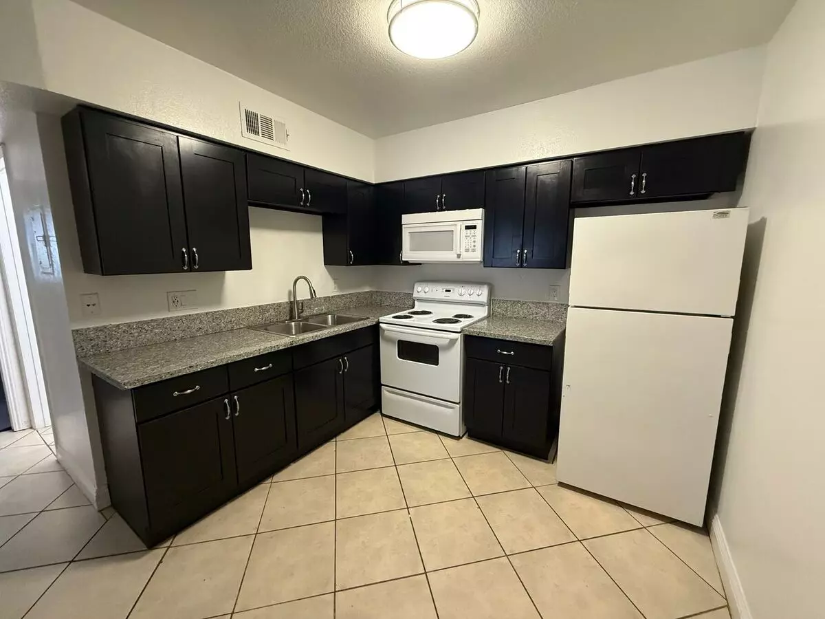 Wilshire Place photo 4
