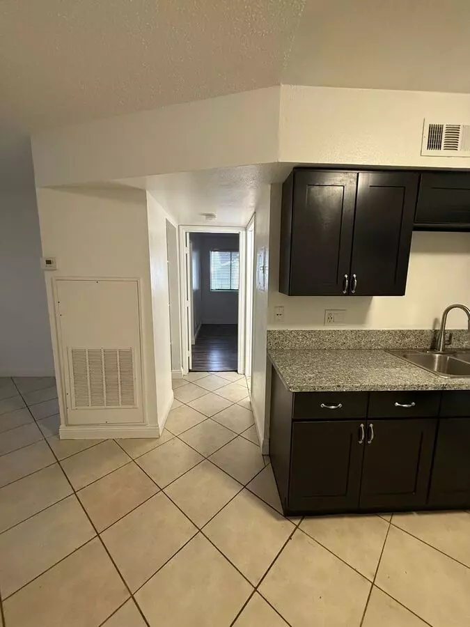Wilshire Place photo 3
