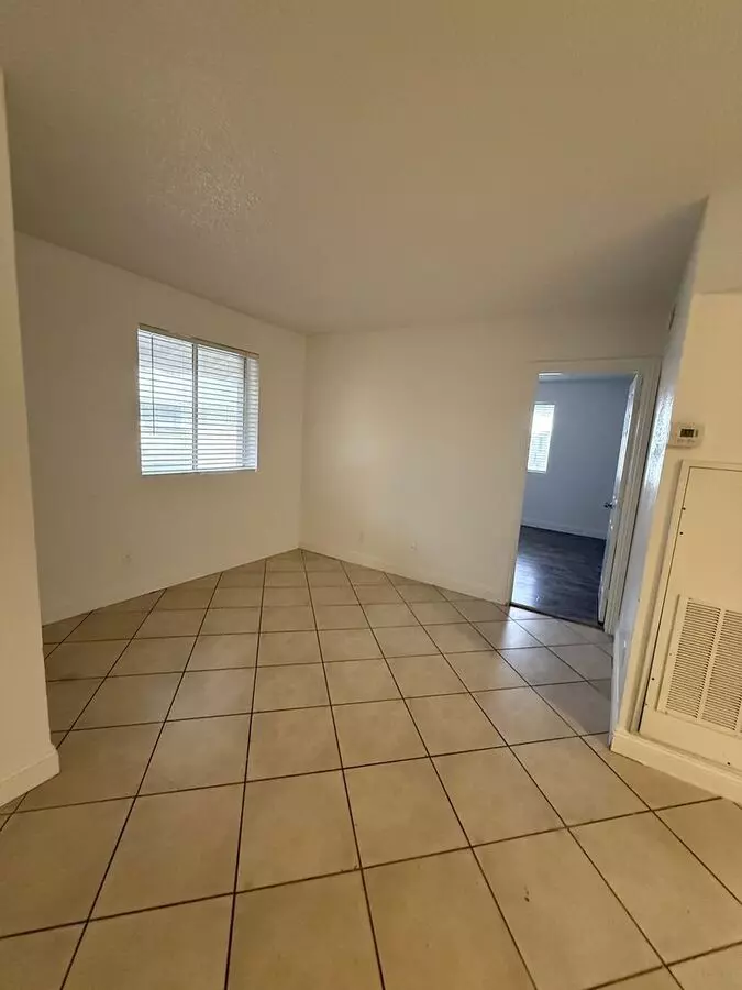 Wilshire Place photo 5