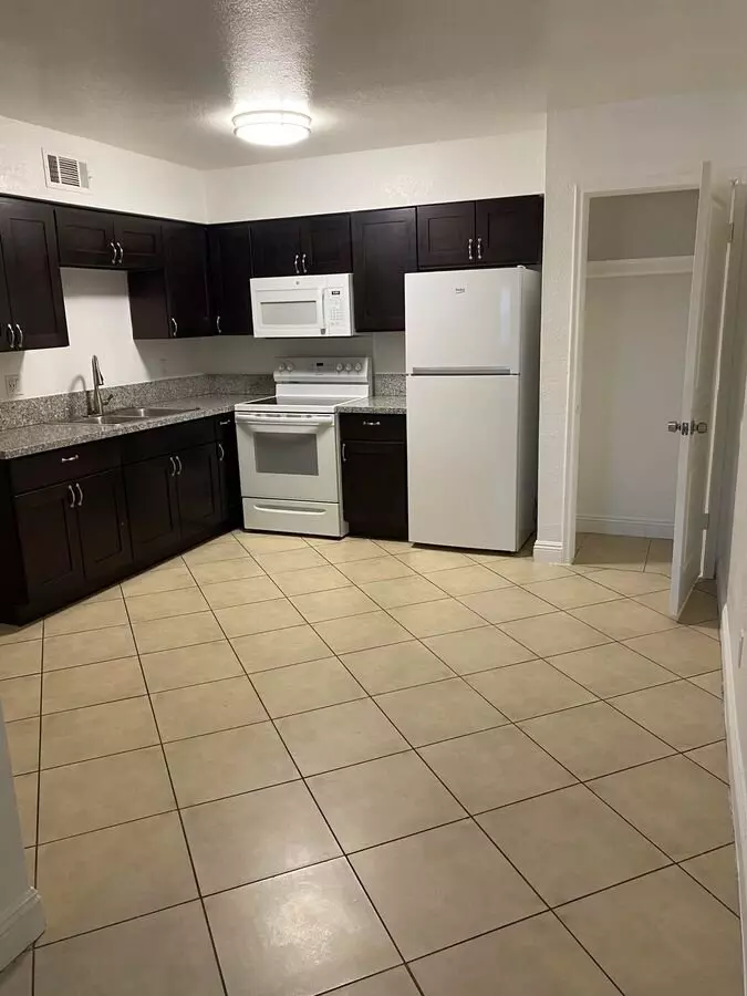 Wilshire Place photo 2
