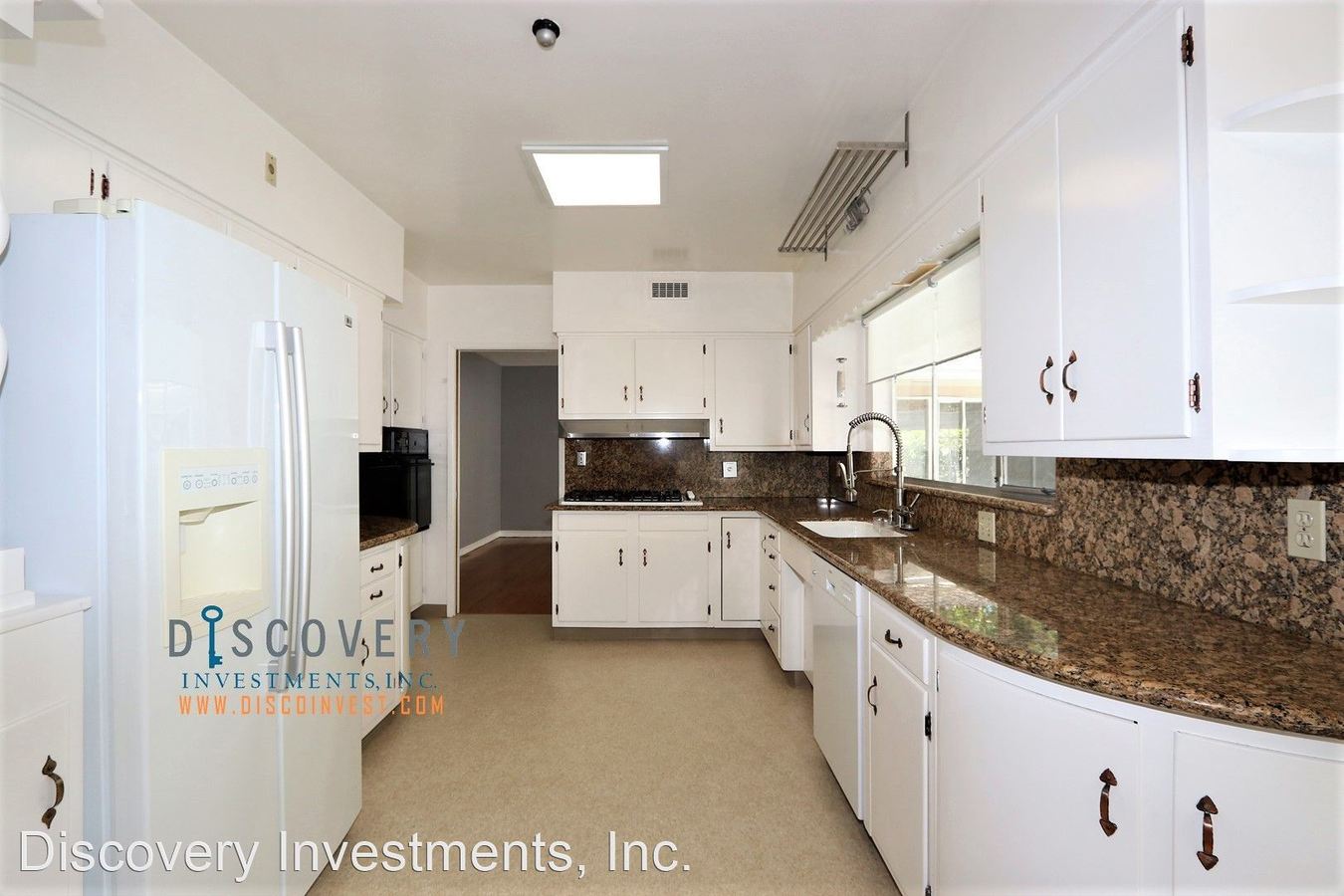 Piedmont Mid-Century 5 Bedroom 4.5 Bathroom Home photo 4