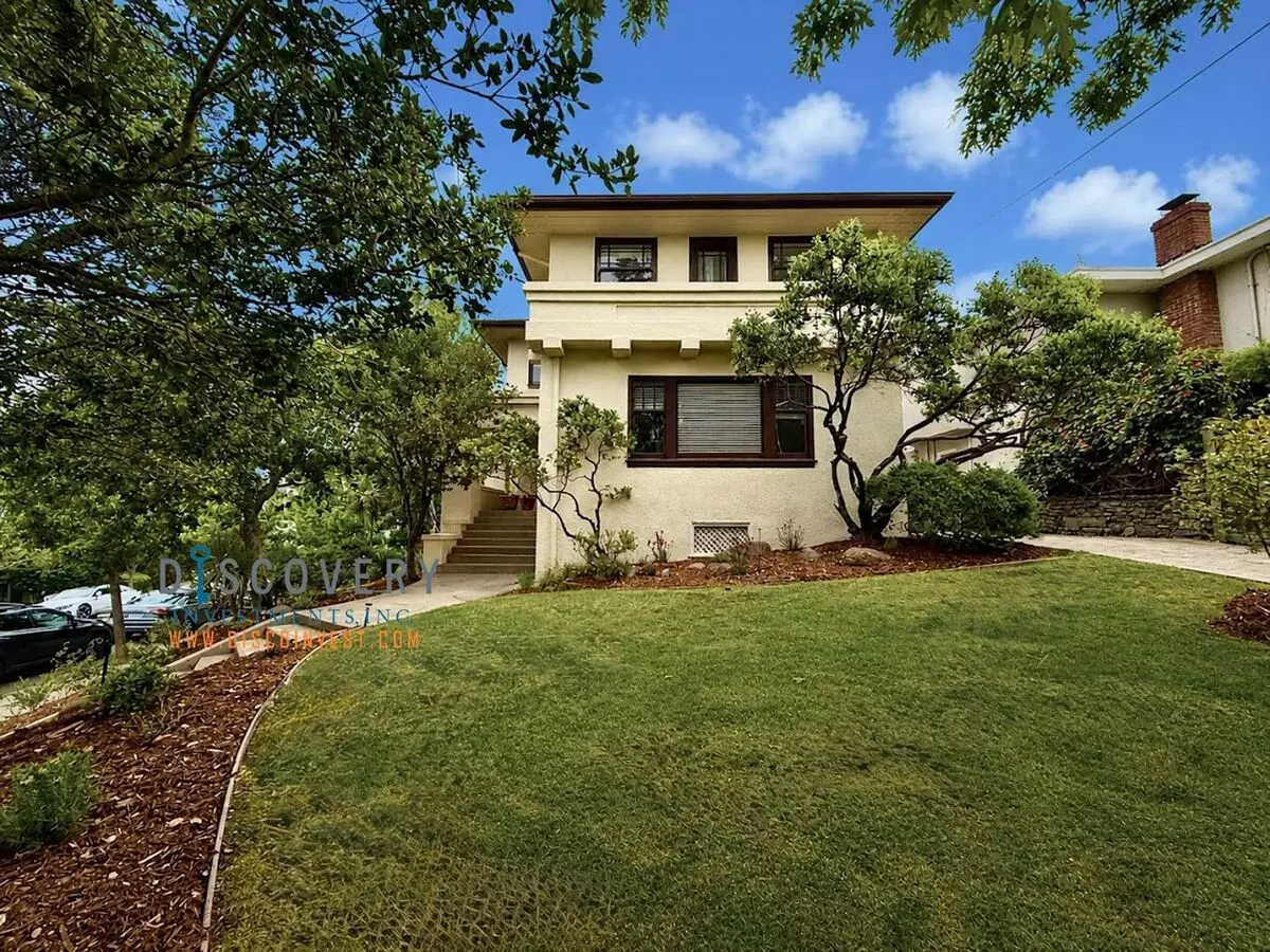 Comnig Soon! Coveted Traditional Piedmont Home photo 3