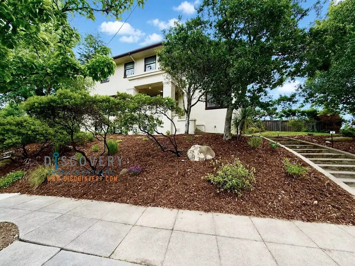 Comnig Soon! Coveted Traditional Piedmont Home photo 4