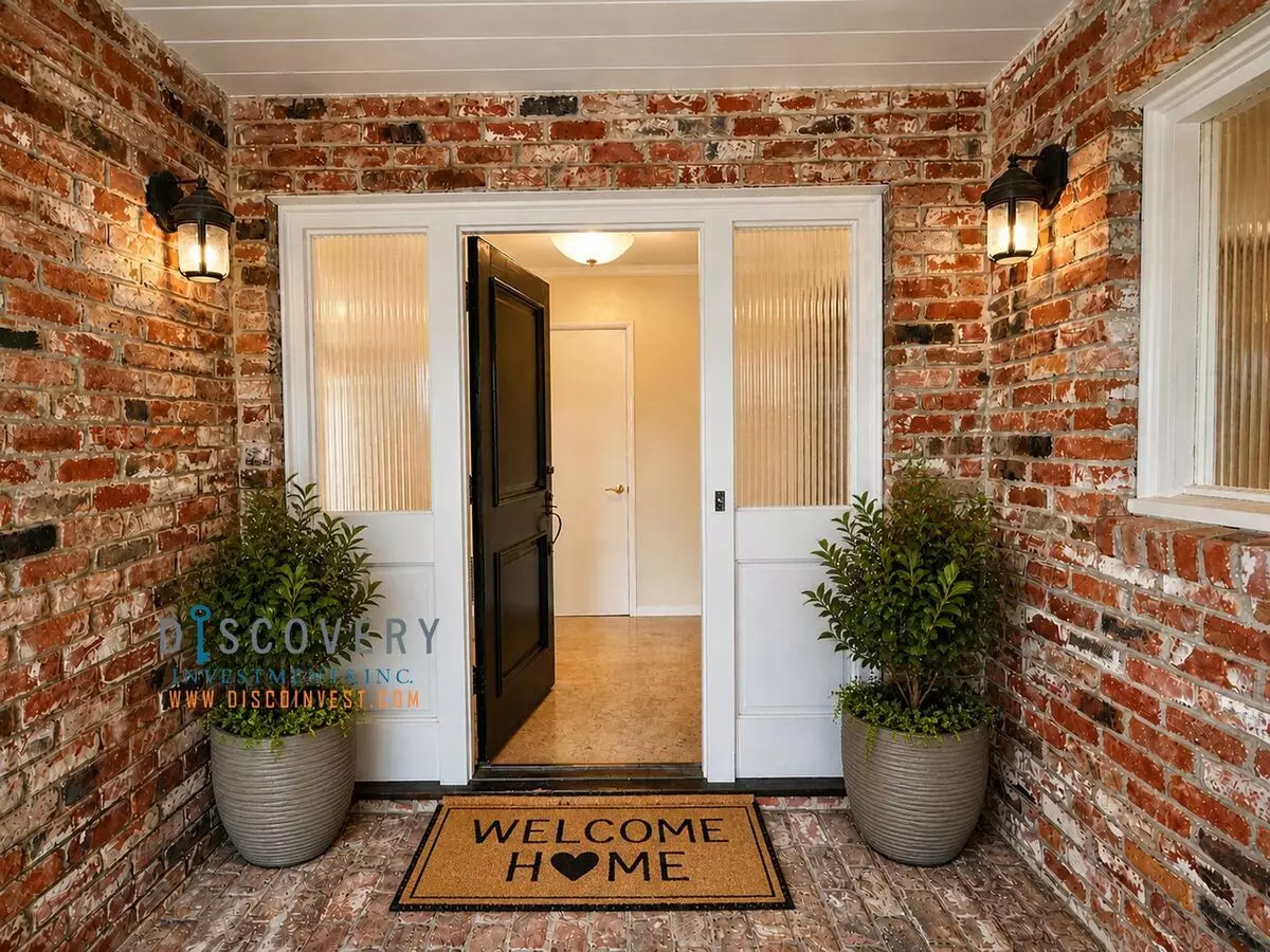 Refined Piedmont Residence With Timeless Mid-centry Appeal photo 4