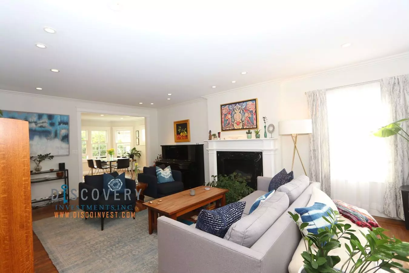 Sophisticated Piedmont Colonial with Enclosed Yard photo 4