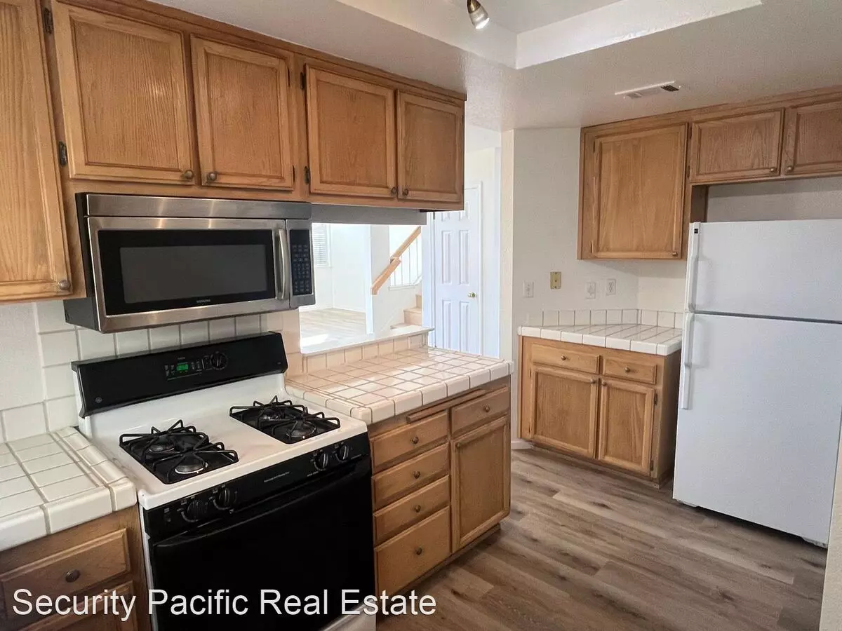 320 Wildrose Cir photo 3