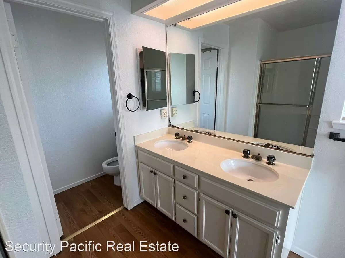 320 Wildrose Cir photo 2