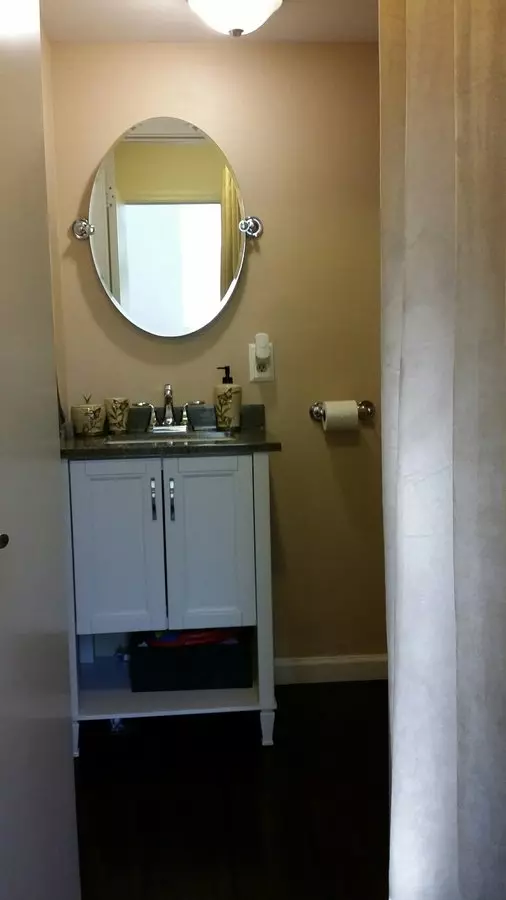 Cozy 2 Bedroom Townhouse photo 4